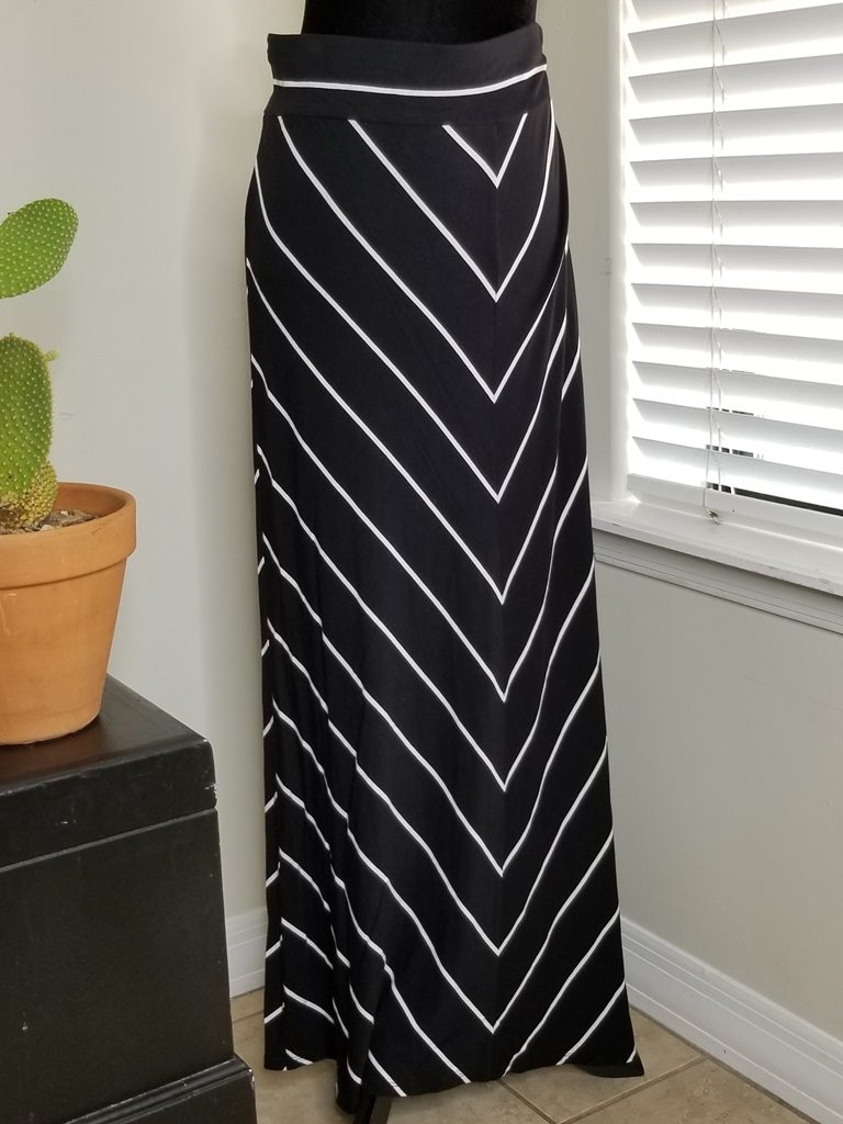 Long Black White Chevron Maxi Skirt (Pre-owned) | The Modest Lady